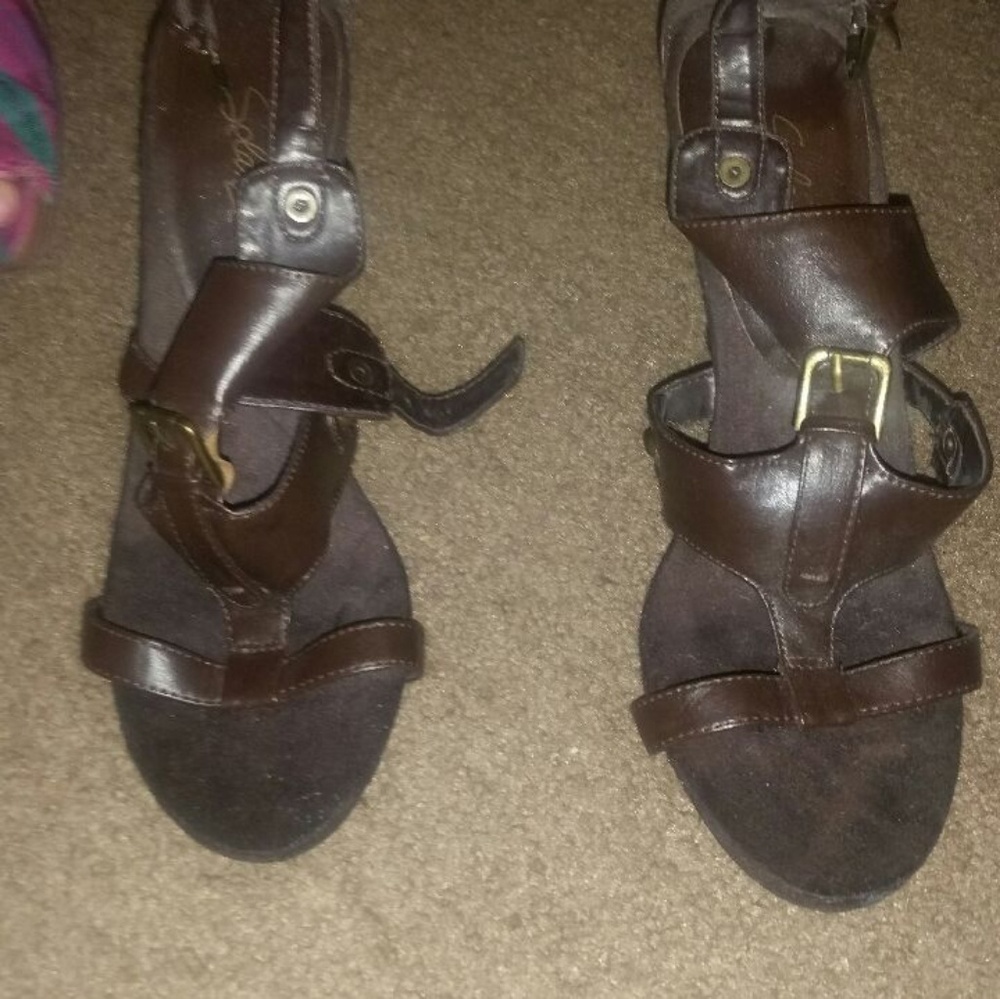 Heels - Picture 2 of 3